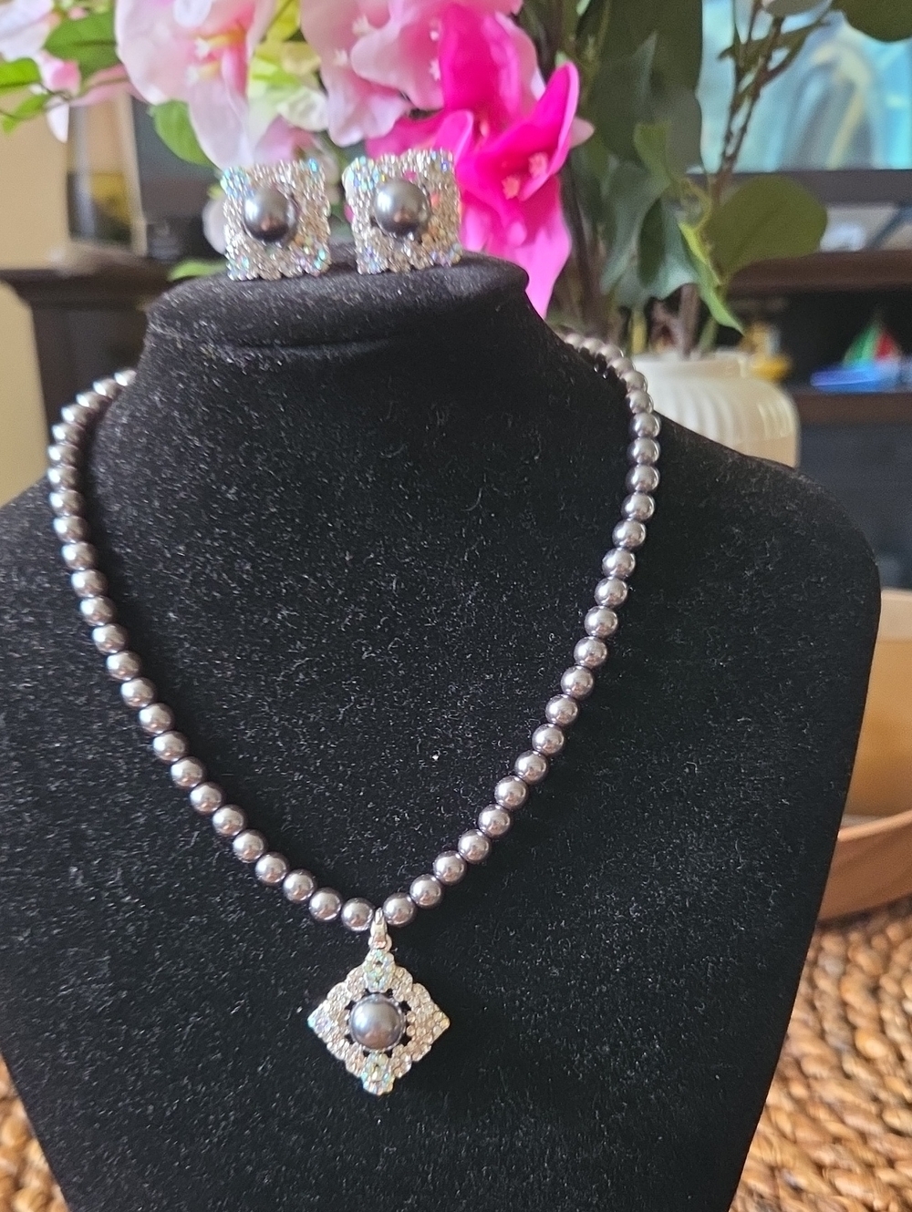 Beaded Pendant Jewelry Set in Silver